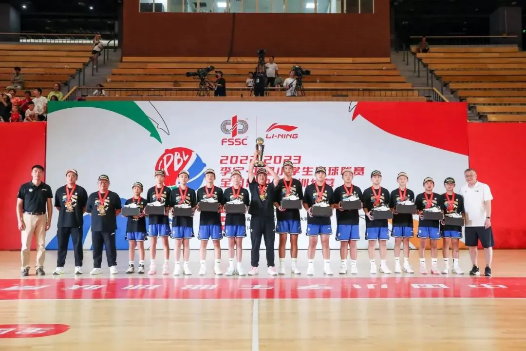 业余篮球爱好者在哪里可以找到表演赛资源_1
